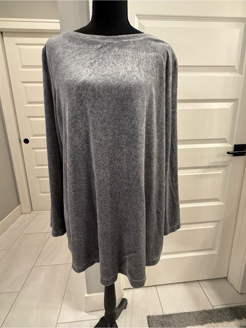 J. Jill Soft Velvet Long Sleeve Tunic Top in Gray